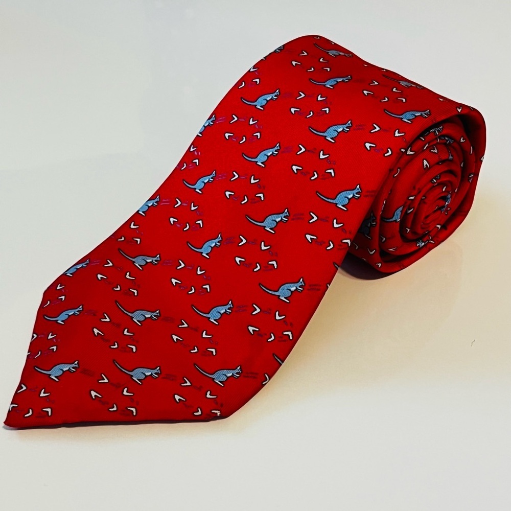 HERMES 7994 EA Men’s Neck Tie 100% Silk Vintage France Red Kangaroo Boomerang